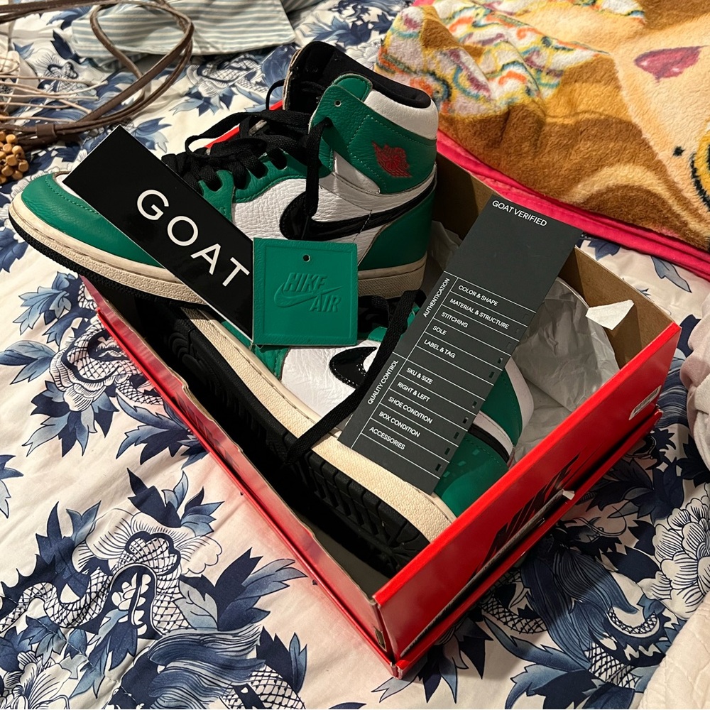 Wmns Air Jordan 1 Retro High OG 'Lucky Green'